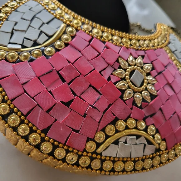 Small bejeweled crossbody/handbag - Picture 10 of 12